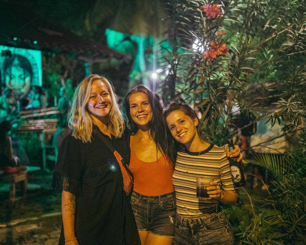Caracolito Hostel Las Penitas Luaran gambar
